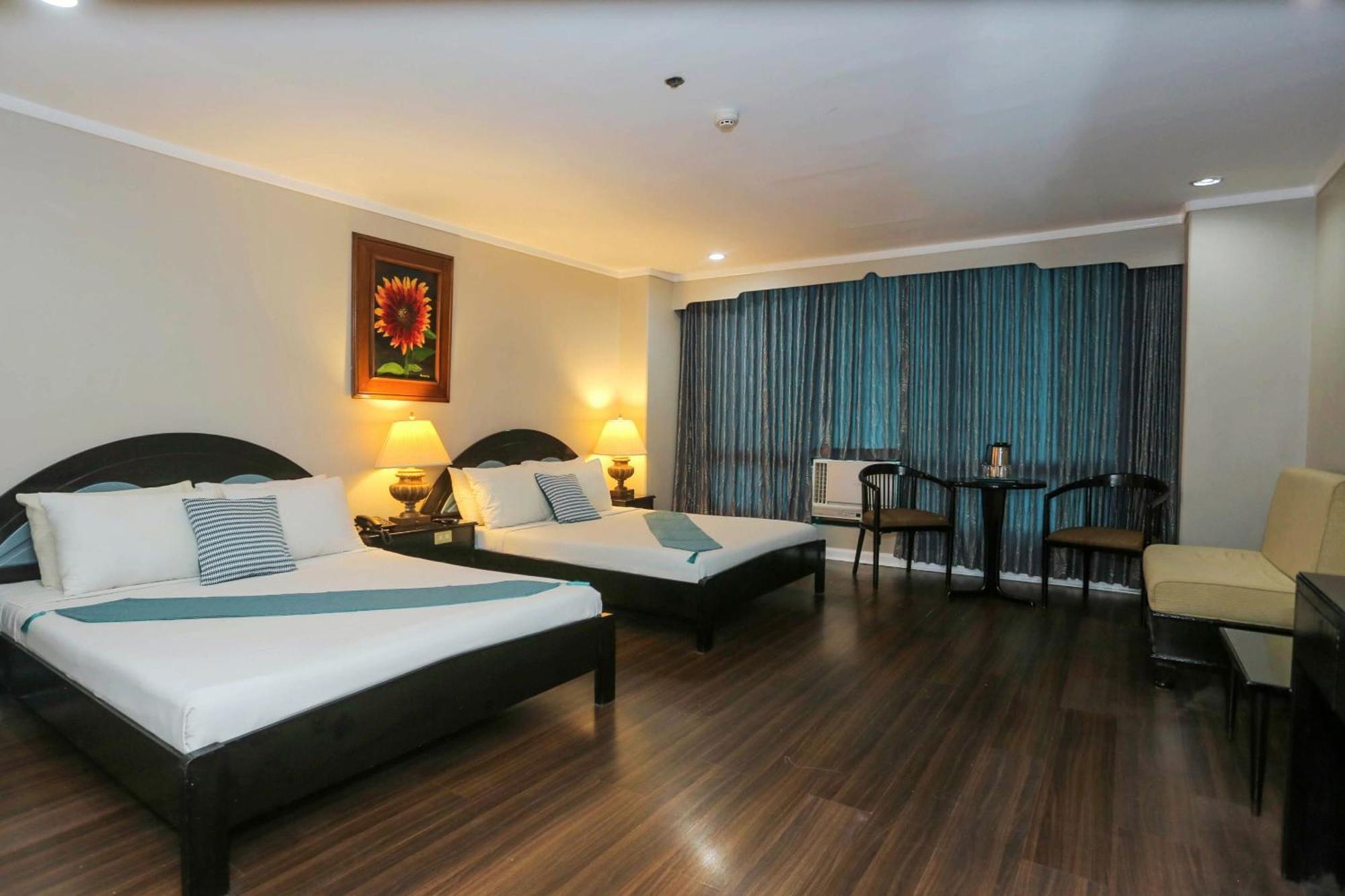 Holiday Plaza Hotel - سيبو المظهر الخارجي الصورة