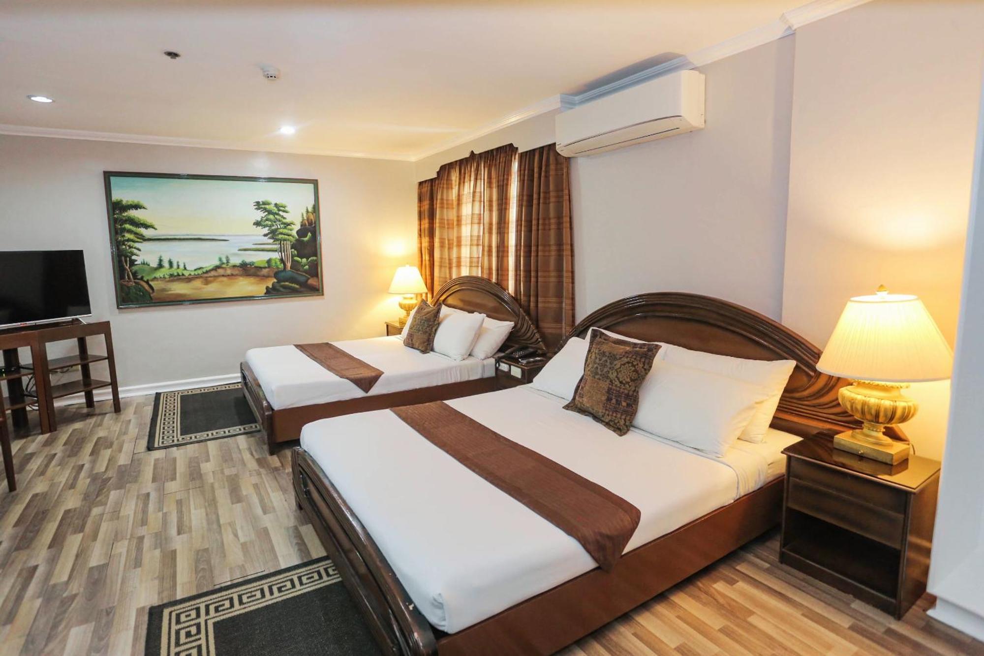 Holiday Plaza Hotel - سيبو المظهر الخارجي الصورة