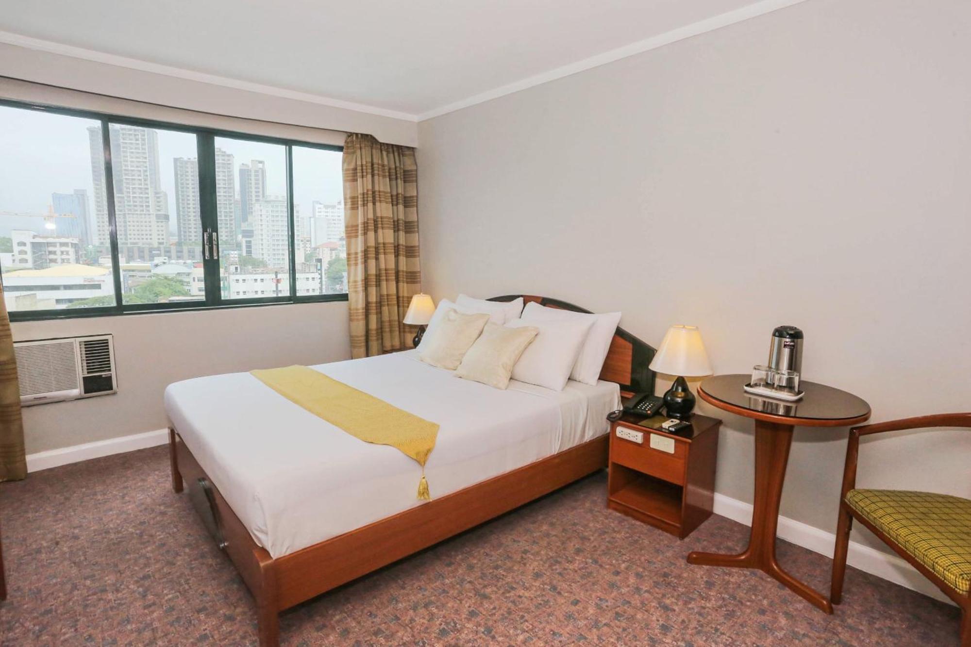 Holiday Plaza Hotel - سيبو المظهر الخارجي الصورة