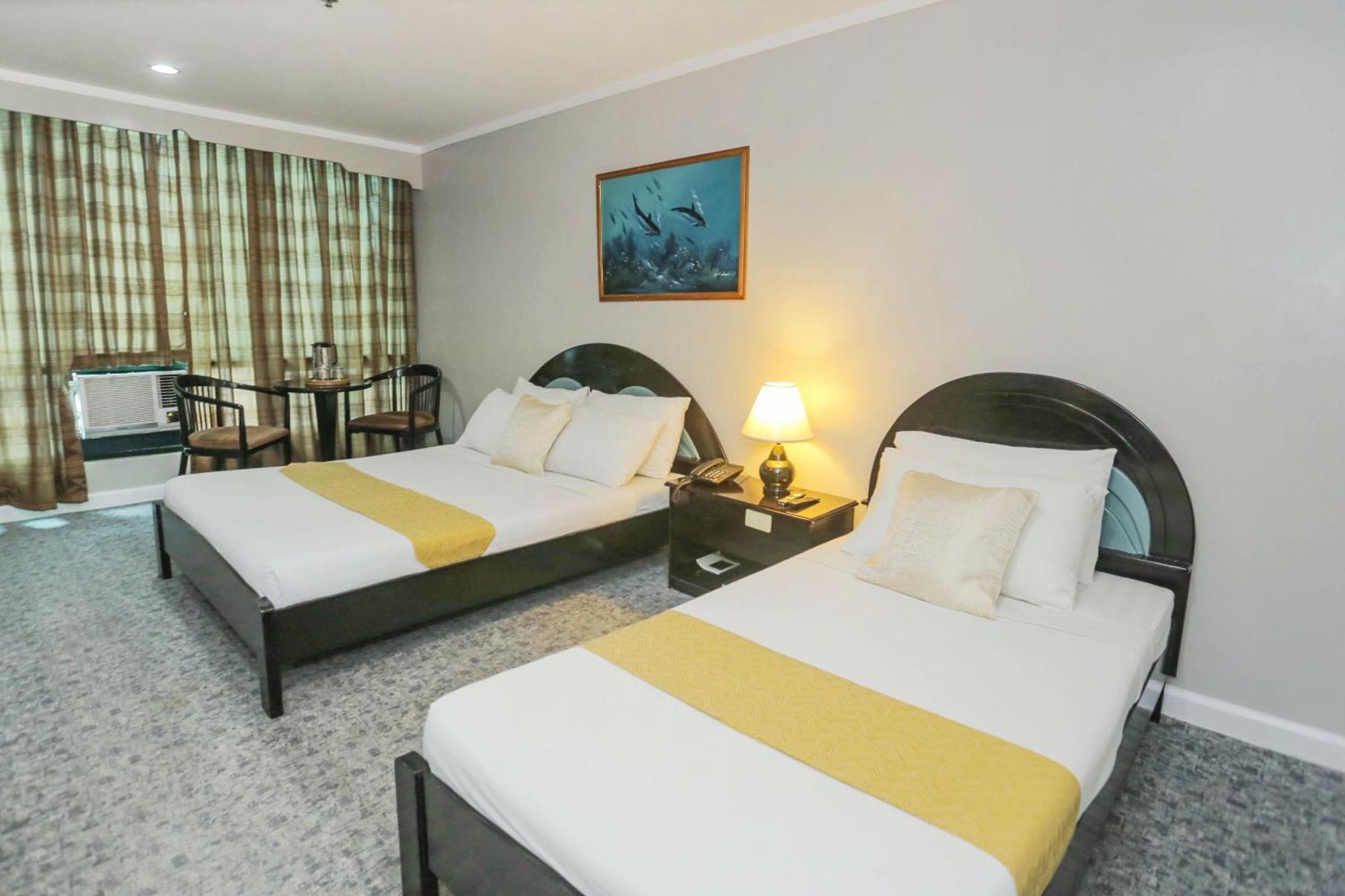 Holiday Plaza Hotel - سيبو المظهر الخارجي الصورة