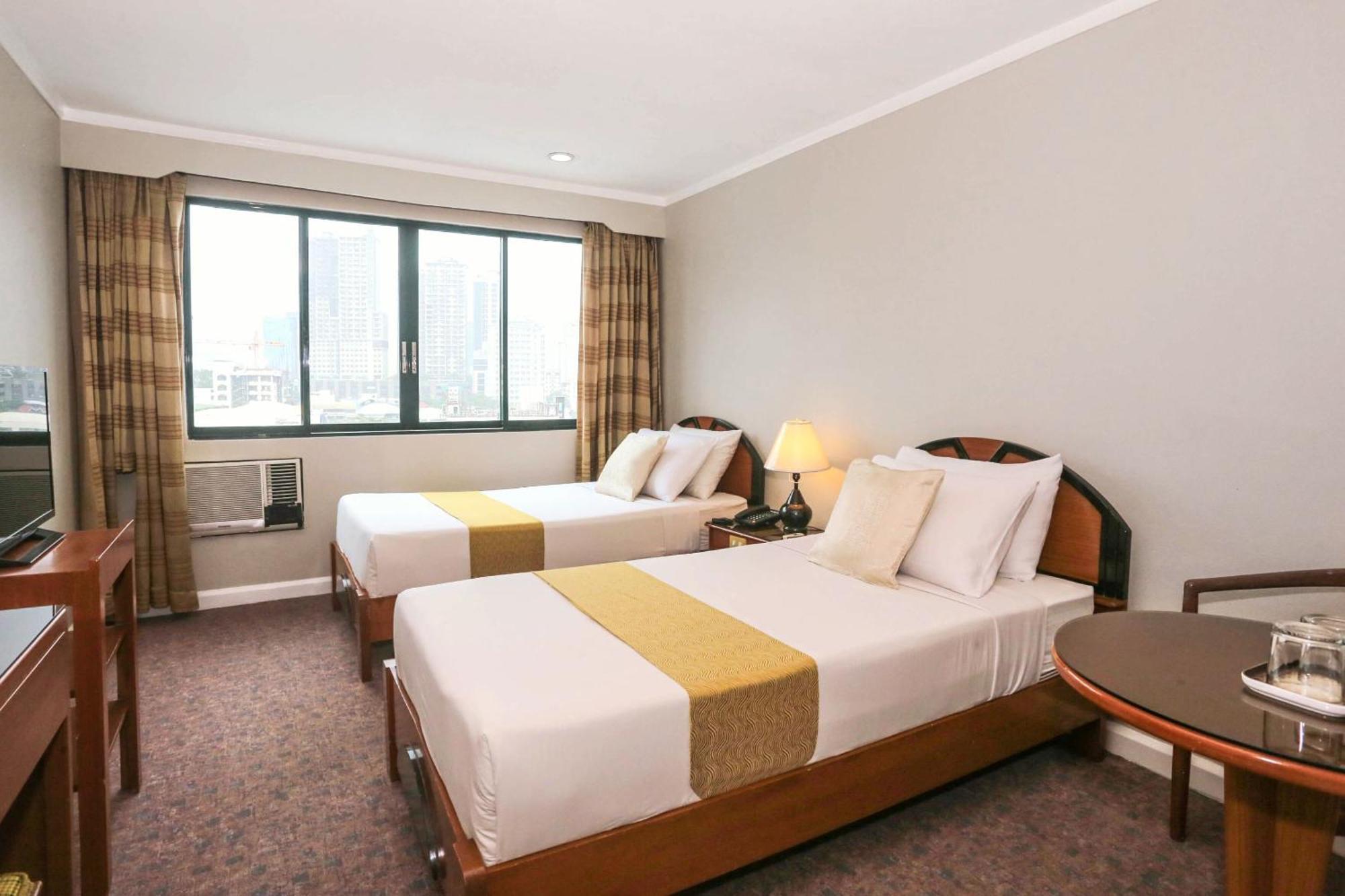 Holiday Plaza Hotel - سيبو المظهر الخارجي الصورة