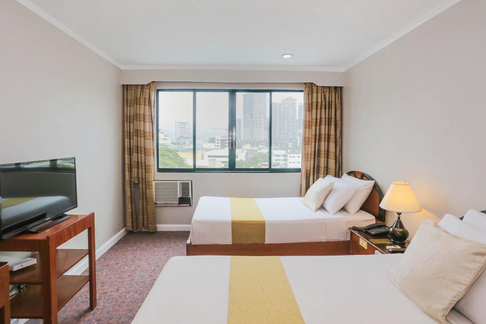 Holiday Plaza Hotel - سيبو المظهر الخارجي الصورة