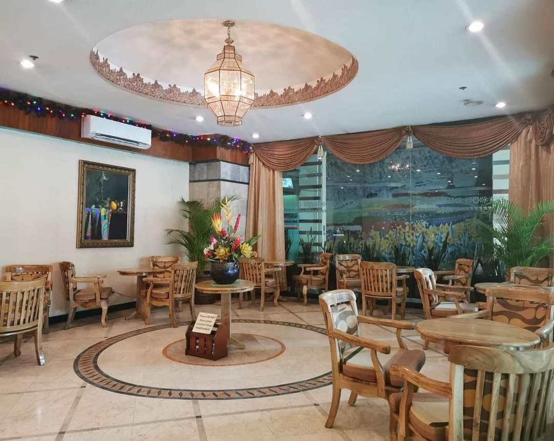 Holiday Plaza Hotel - سيبو المظهر الخارجي الصورة