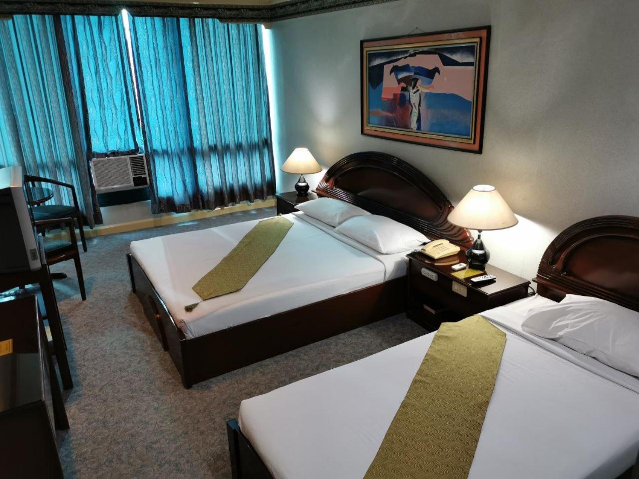Holiday Plaza Hotel - سيبو المظهر الخارجي الصورة