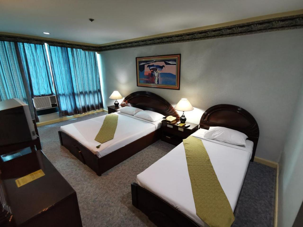 Holiday Plaza Hotel - سيبو المظهر الخارجي الصورة
